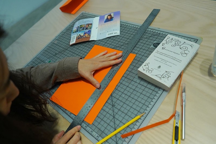 https://www.suejeongka.com/files/gimgs/th-7_51_Book Repair Lab_Chris Carr 003.jpg
