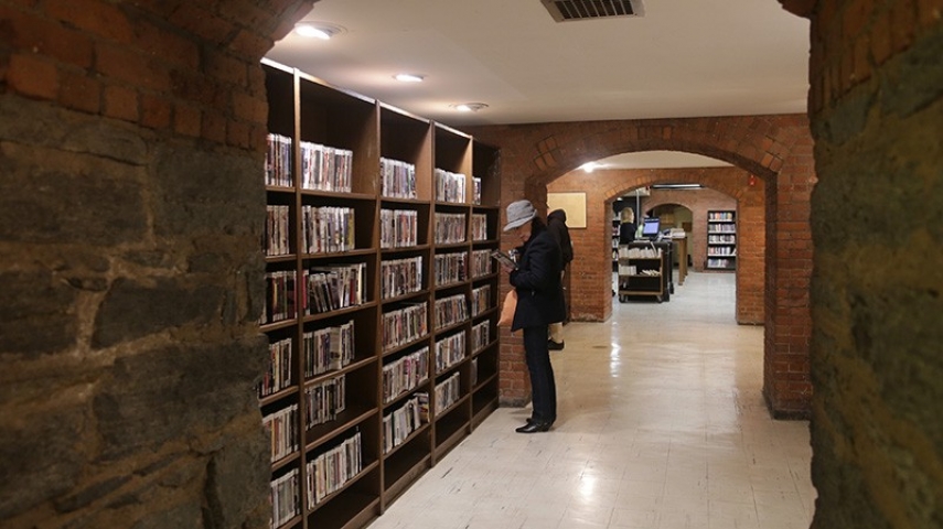 https://www.suejeongka.com/files/gimgs/th-8_52_the banned books_jefferson market library 003.jpg